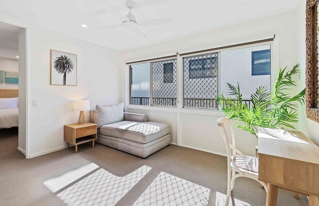 Albatross Beachfront 3 Bedroom Apartment - Photo 15