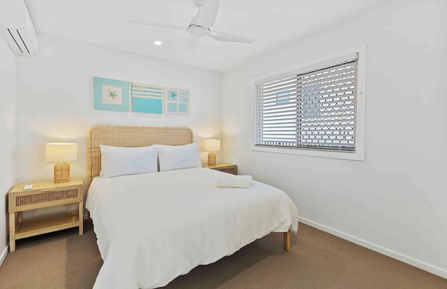 Albatross Beachfront 3 Bedroom Apartment - Photo 4