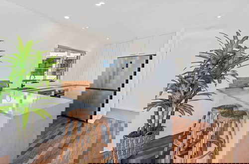 Photo 10 - Mermaid Beachside Apartment - Direct Beach Access