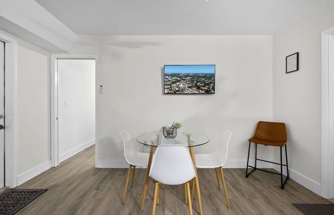 Enjoy a Cozy Stay in Miami House - Photo 30