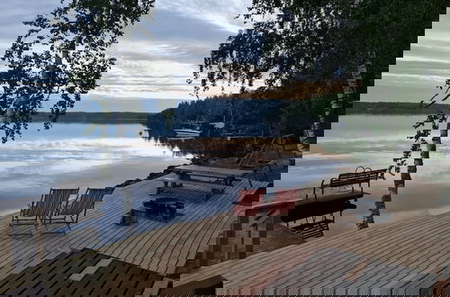 Photo 19 - Cozy 4BR Lakeside Cottage with Sauna