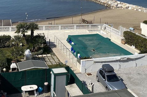 Foto 2 - Seafront Building With Private Parking Space-rif Ross2m
