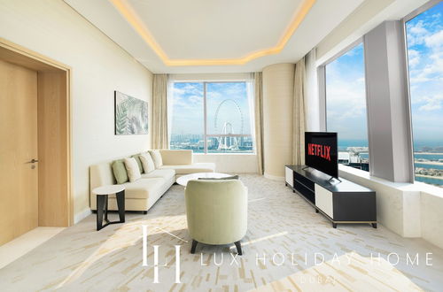 Photo 13 - LUX Iconic Views at Palm Tower Suite 3