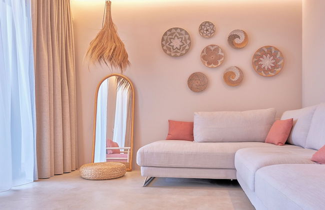 AZAR LUXURY SUITES - Photo 11