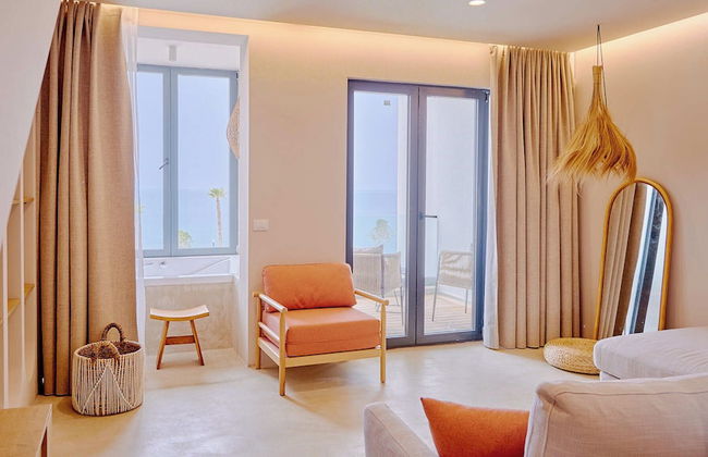 AZAR LUXURY SUITES - Photo 12