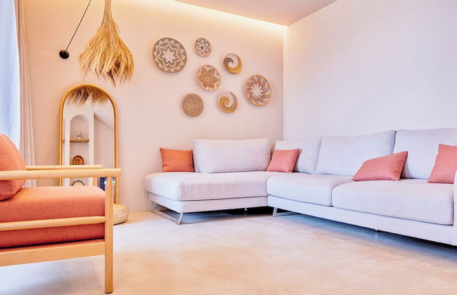 AZAR LUXURY SUITES - Photo 15