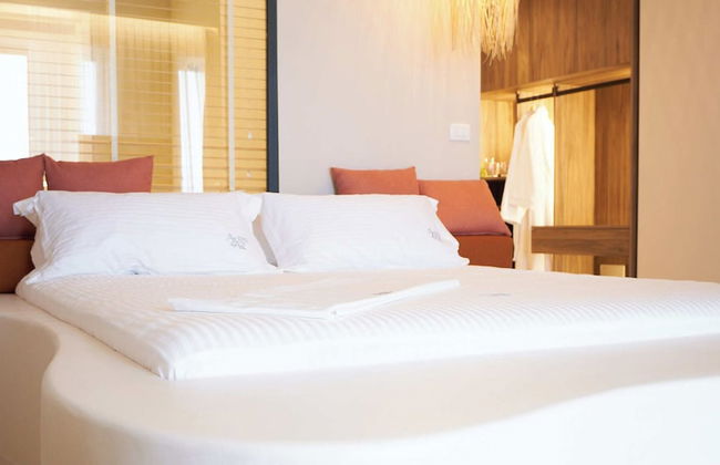 AZAR LUXURY SUITES - Photo 25