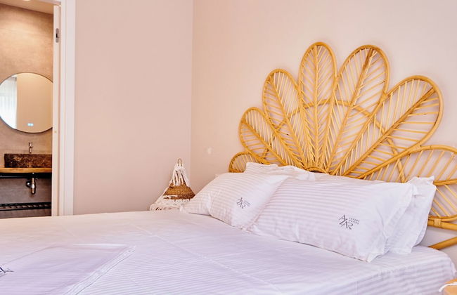 AZAR LUXURY SUITES - Photo 23