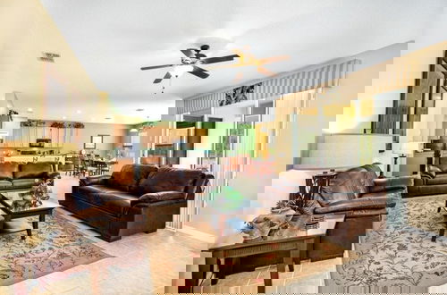 Foto 18 - Spacious And Relaxing Home With South Facing Pool 6 Bedroom Home by RedAwning