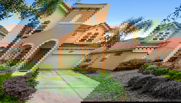 Photo 1 - Spacious And Relaxing Home With South Facing Pool 6 Bedroom Home by RedAwning
