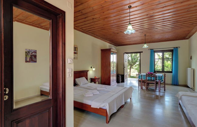 Heliopetra Studios, Small Village Close to Beaches - Photo 3
