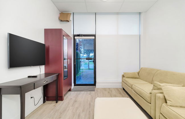 Charming 1BR Lakeside - Foto 10