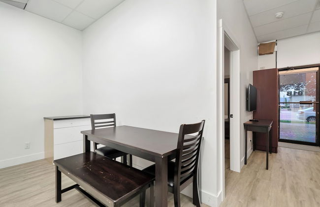Charming 1BR Lakeside - Foto 8