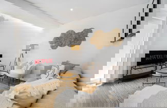 Photo 1 - Chic & Stylish Retreat In Estoril'S Finest Location