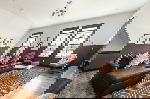 Foto 25 - The Monroe by AvantStay – Stylish Group Stay with Easy Access to Attractions