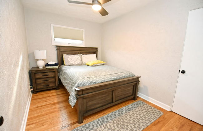 Remodeled Home 1 Mile From Notre Dame 1150 - Photo 9