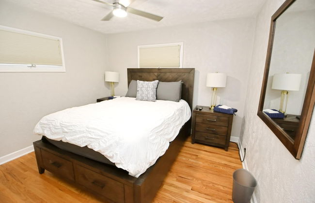 Remodeled Home 1 Mile From Notre Dame 1150 - Photo 7