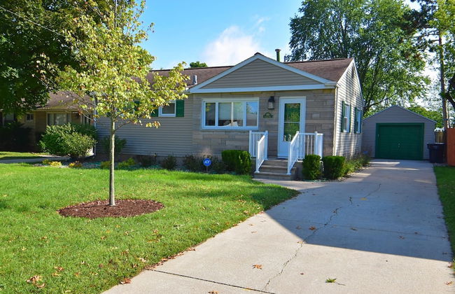 Remodeled Home 1 Mile From Notre Dame 1150 - Photo 10