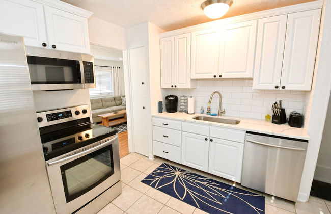 Remodeled Home 1 Mile From Notre Dame 1150 - Photo 2