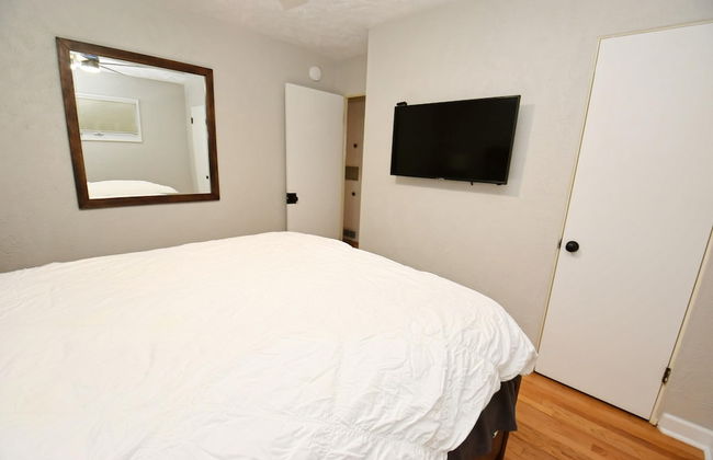 Remodeled Home 1 Mile From Notre Dame 1150 - Photo 8