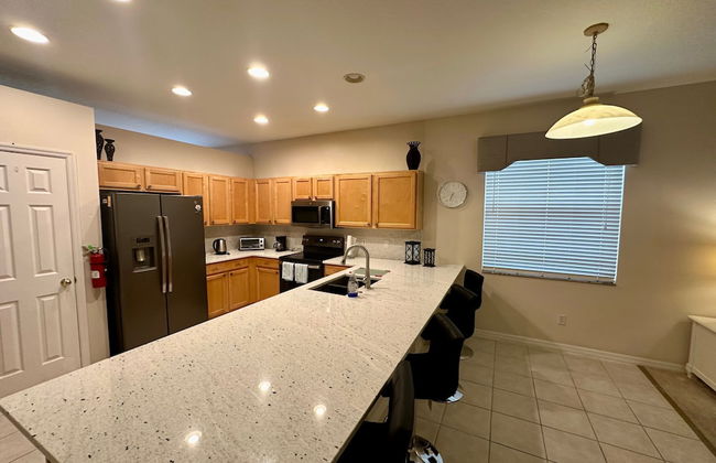 Grand Fabulous 4BR Pool Home Near Disney - Foto 6