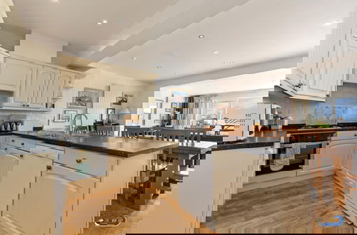 Foto 5 - Kilmore - Beach Front House Direct Beach Access Spectacular Sea Views