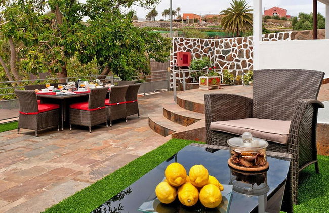 Villa With Pool and Extravagant Architecture - Foto 25