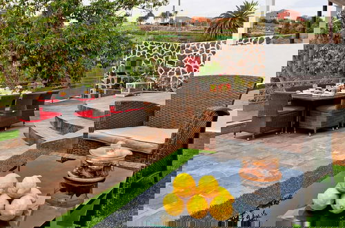 Foto 25 - Villa With Pool and Extravagant Architecture