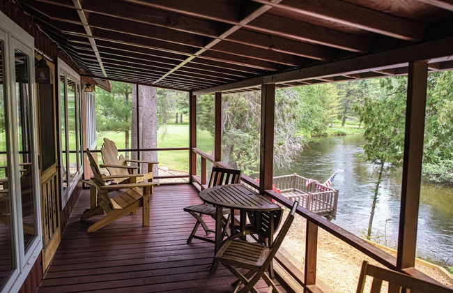 Cozy Riverside Getaway Pine Bend Cottage - Photo 28