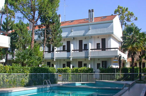 Photo 14 - Relaxing Seaside Villa With Swimming Pool