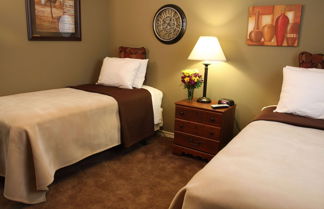 Photo 3 - Eagle's Den Suites Cotulla a Travelodge by Wyndham