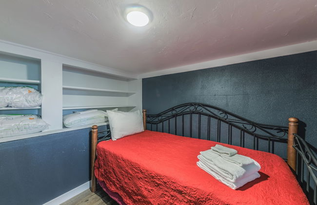 Midtown Lodge - Photo 19