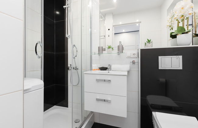 Apartment Popiełuszki Warsaw by Renters - Photo 31