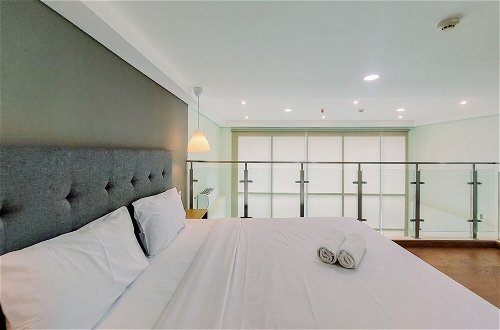 Foto 2 - Big Studio Loft At The Reiz Suites Medan Apartment