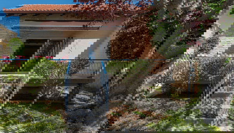 Foto 1 - Charming Holiday Home in Turanj With Private Fenced Garden