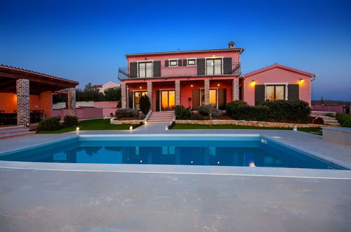 Foto 31 - Gorgeous Villa With Private Swimming Pool and Covered Terrace