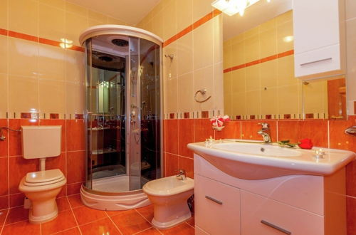 Foto 10 - Serene Apartment in Dramalj with Hot Tub