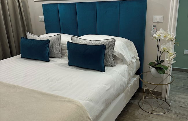 NLM Boutique Suites - Photo 18