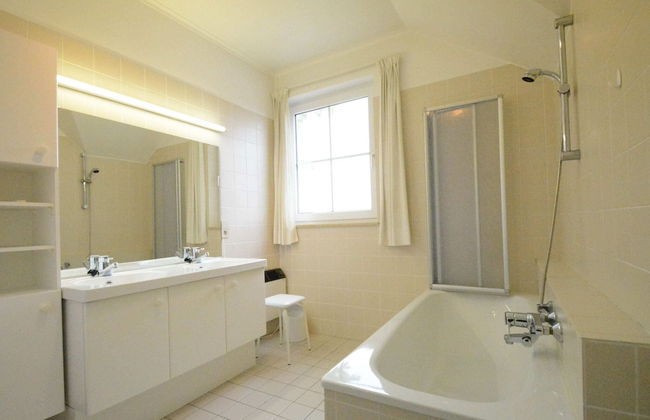 Spacious Villa Near Lesse - Foto 16