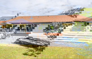 Foto 1 - 5 Person Holiday Home in Norre Nebel
