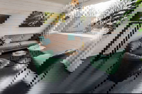 Foto 9 - Modern Lodge With two Bathrooms Within Green Surroundings