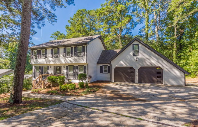 Beautiful Large Newly Renovated 5 Bedroom House - Photo 59