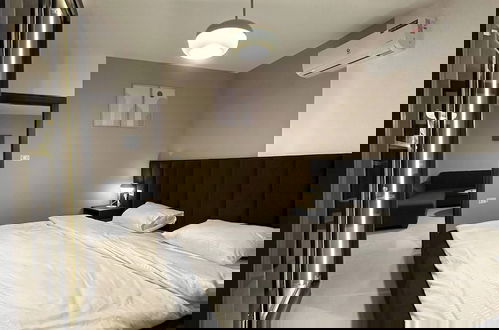 Foto 7 - Stylish Luxe Apartment