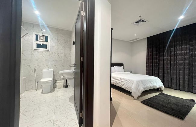 White luxury Suite hotel - Photo 4