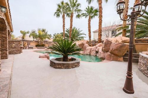 Photo 7 - Luxury Estate 4bdrm Pool Spa Oasis Pets Welcome