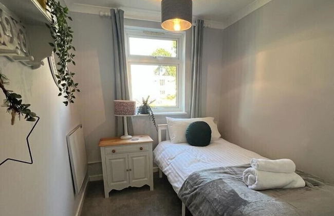 Sunny 2-Bedroom flat in Hoddesdon - Foto 2