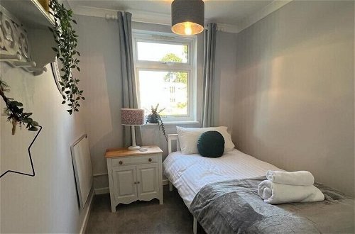 Photo 2 - Sunny 2-Bedroom flat in Hoddesdon