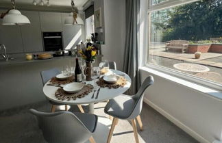 Photo 3 - Sunny 2-Bedroom flat in Hoddesdon
