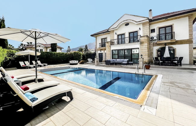 Villa With Private Pool and Backyard in Lapta - Foto 1