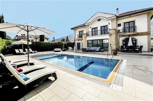 Foto 1 - Villa With Private Pool and Backyard in Lapta